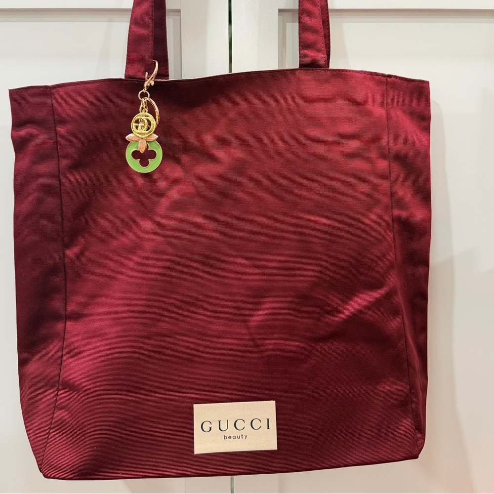 (Last one!!)Elegant Burgundy Gucci Beauty Tote PLUS Keychain